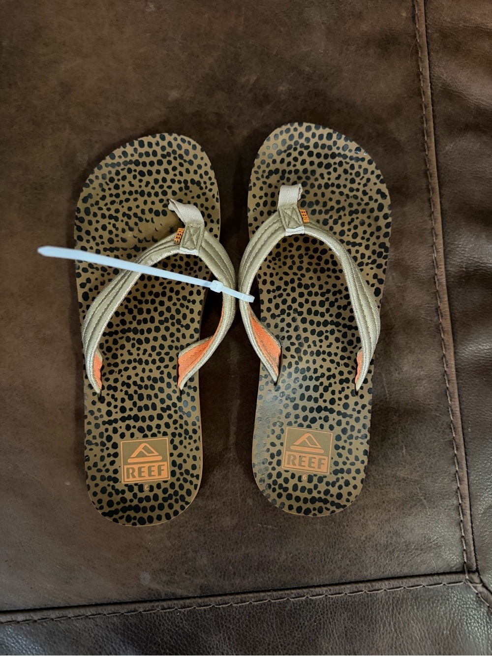 Reef Ahi Cheetah Gold Strap Flip Flops Kids‎ Size 6